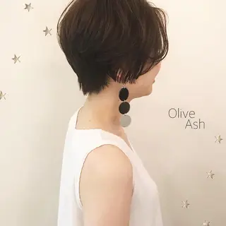ショート カラー 市川 千夏のヘアスタイル