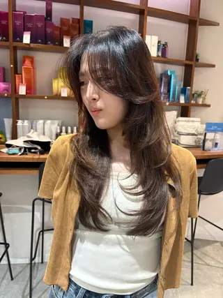 ロング 海外レイヤー/赤み 消しカラー/上原聖奈のヘアスタイル