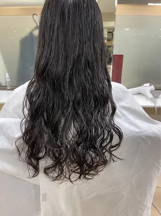 ロング 針谷 泉希 (はりがい いずき)のヘアスタイル
