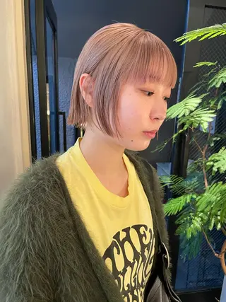 ショート カラー ブリーチ😼 ボブ✍️レイヤーのヘアスタイル