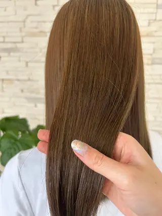 ミディアム 榮 百合香のヘアスタイル