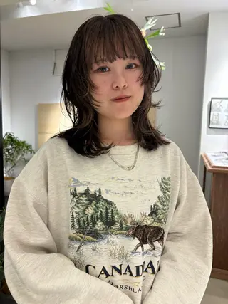 セミロング Yui⭐️ 透け感カラーのヘアスタイル