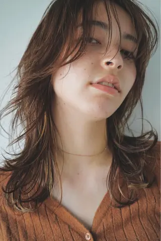 セミロング カラー yah iroのヘアスタイル