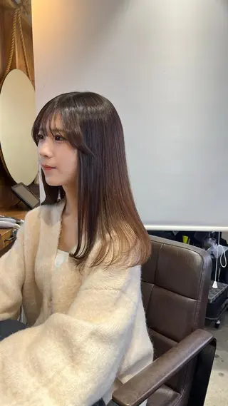セミロング 塩川ももこ/ 自然な縮毛矯正のヘアスタイル