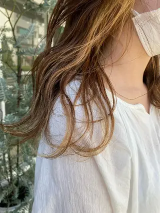 ミディアム ボブ/ハイトーン REINAのヘアスタイル