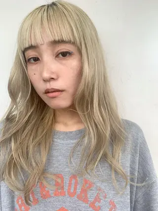 セミロング カラー 💓パーマ，💗 レイヤーカットのヘアスタイル