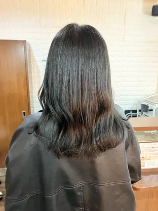 ミディアム トモタニ ミオのヘアスタイル