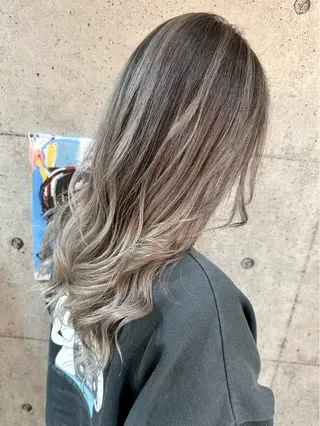 セミロング 🔷ブリーチバレイヤ ージュ🔷飯野達也のヘアスタイル