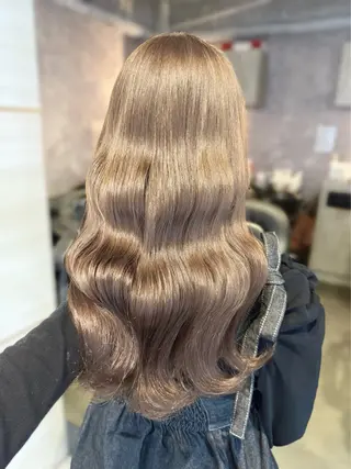 ロング カラー パーマ ヘアアレンジ 🌱巴結生🌿大宮 ☁️ミルクティーのヘアスタイル