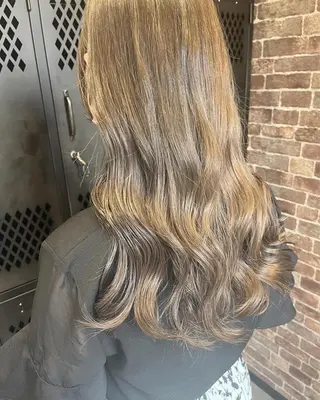 セミロング カラー パーマ ヘアアレンジ メンズ キッズ ネイル マツエク・マツパ アイブロウ 久木原 ゆりのヘアスタイル