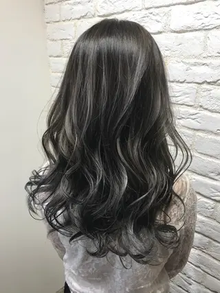 ミディアム カラー UMEDA FIGAROのヘアスタイル