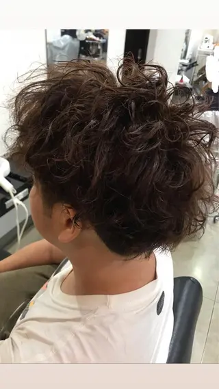カラー パーマ ヘアアレンジ メンズ 烏山 達也のヘアスタイル
