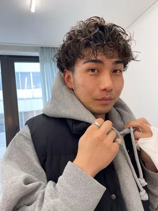 ショート パーマ メンズ 💓パーマ，💗 レイヤーカットのヘアスタイル