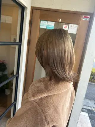 ミディアム カラー 井上 花音のヘアスタイル
