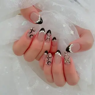 ミディアム れな 🌟のネイルデザイン