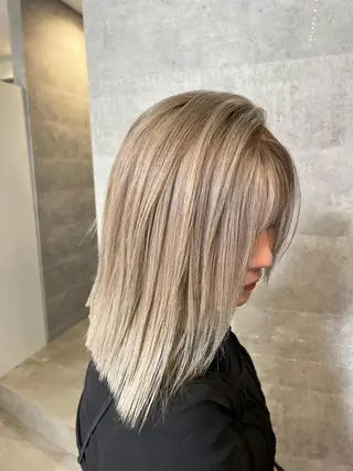 ミディアム 難波/ハイトーン 🦋AOI🦋のヘアスタイル