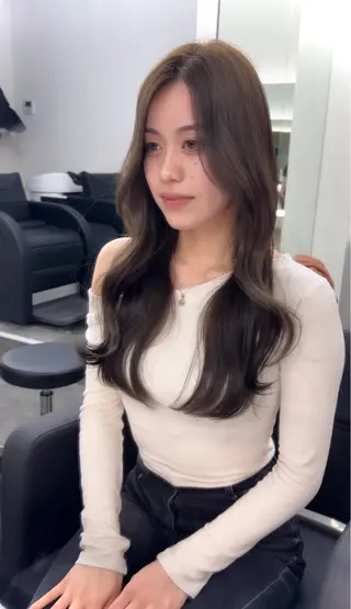 ロング TIEL カズハのヘアスタイル