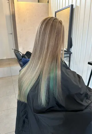 ロング カラー 森本 笑のヘアスタイル