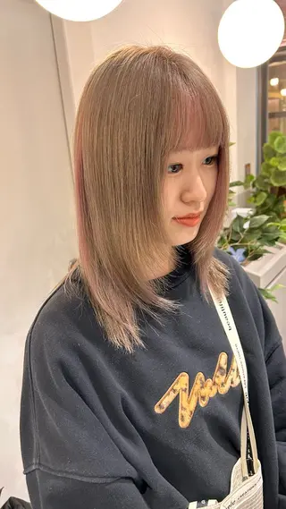 セミロング カラー 薄田 珠美のヘアスタイル