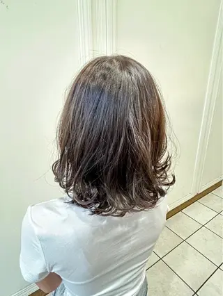 カラー 川合 絢子のヘアスタイル
