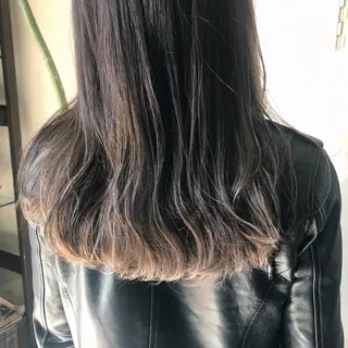 セミロング カラー 吉川 愛美李のヘアスタイル