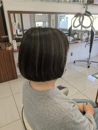 Yoko ブリーチカラーのヘアスタイル