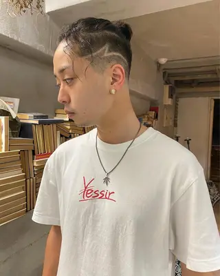 ミディアム メンズ パーマ、髪質改善 カズマのヘアスタイル