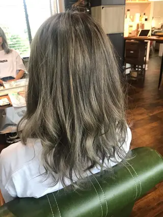 セミロング カラー 北川 真衣のヘアスタイル