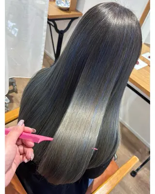 ロング カラー 山内 利紗のヘアスタイル