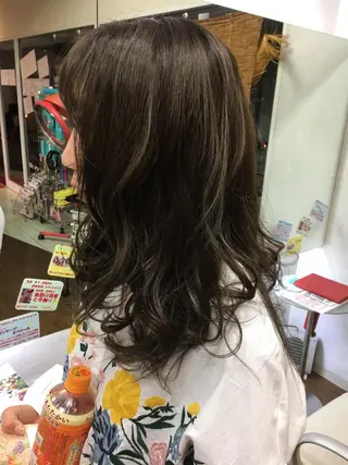 セミロング カラー GLAD 萩原のヘアスタイル