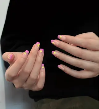 シン アモンのネイルデザイン