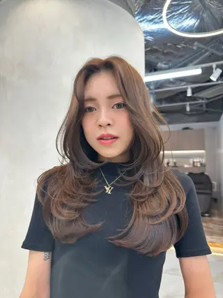 セミロング カラー 韓国風レイヤーカラー ライムのヘアスタイル