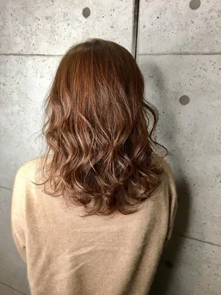 ミディアム 足立 磨咲のヘアスタイル