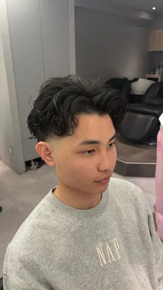 ショート パーマ メンズ 高橋 周のヘアスタイル