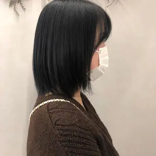 ショート カラー 足立 千咲のヘアスタイル