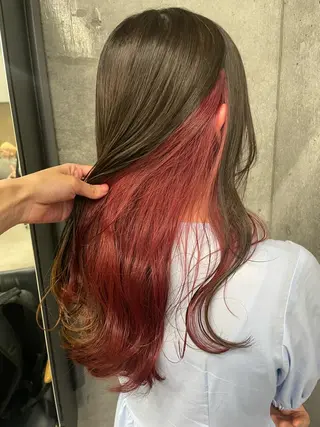 セミロング カラー インナーカラー 推し ブリーチ  髪質改善のヘアスタイル