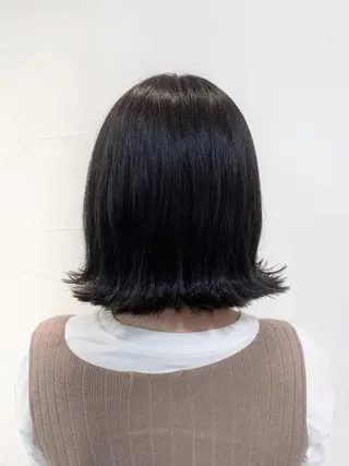 ショート カラー 乳井 悠香のヘアスタイル