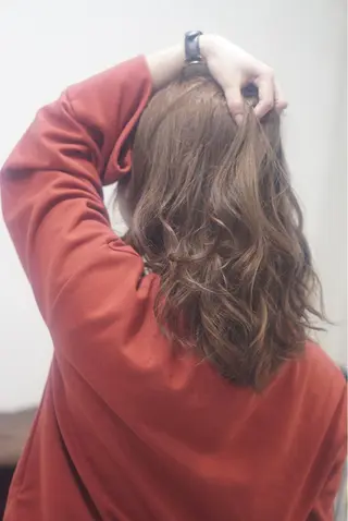 セミロング カラー パーマ ヘアアレンジ マツエク・マツパ 枝毛カット&髪質改善 満足NO.1岡しゃんのヘアスタイル