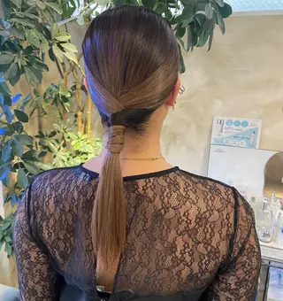 セミロング ヘアアレンジ 綾/ベージュカラー /パーマ🩰のヘアスタイル