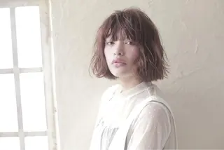ショート ミディアム カラー 山下 千明のヘアスタイル
