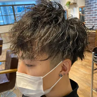ショート パーマ メンズ 内村 純也のヘアスタイル