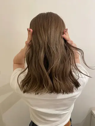 ミディアム カラー vixus mamiのヘアスタイル