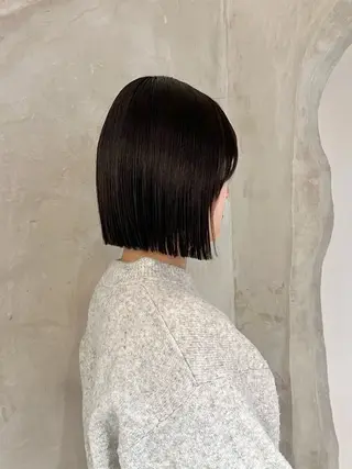 ミディアム 切りっぱなしボブ/ 艶カラー/綾莉のヘアスタイル