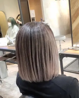 ミディアム カラー リサ tonieのヘアスタイル
