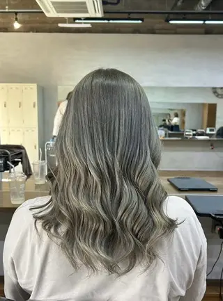 ロング 神田 姫奈のヘアスタイル