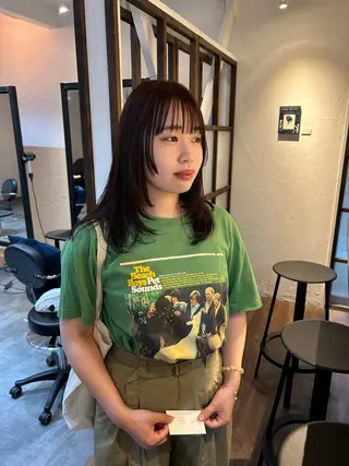 ミディアム 金田 夏野のヘアスタイル