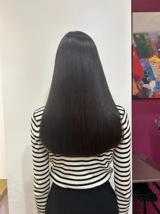 ロング 吉村 詩音のヘアスタイル