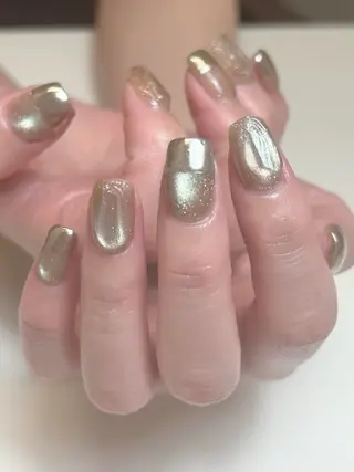 ネイル 透灯 TOUTOU 🪄のネイルデザイン