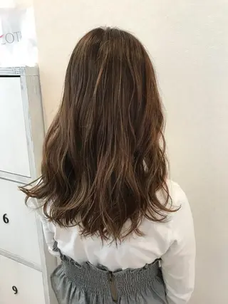 ロング カラー 岡本 智次のヘアスタイル
