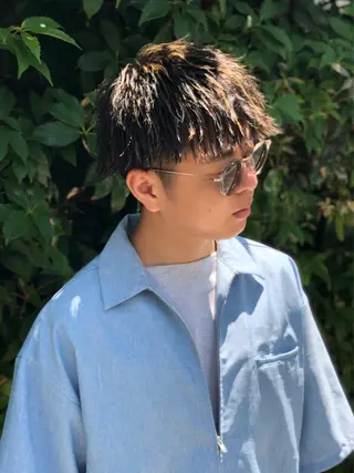 カラー メンズ 顔まわりレイヤー デザインカットのヘアスタイル